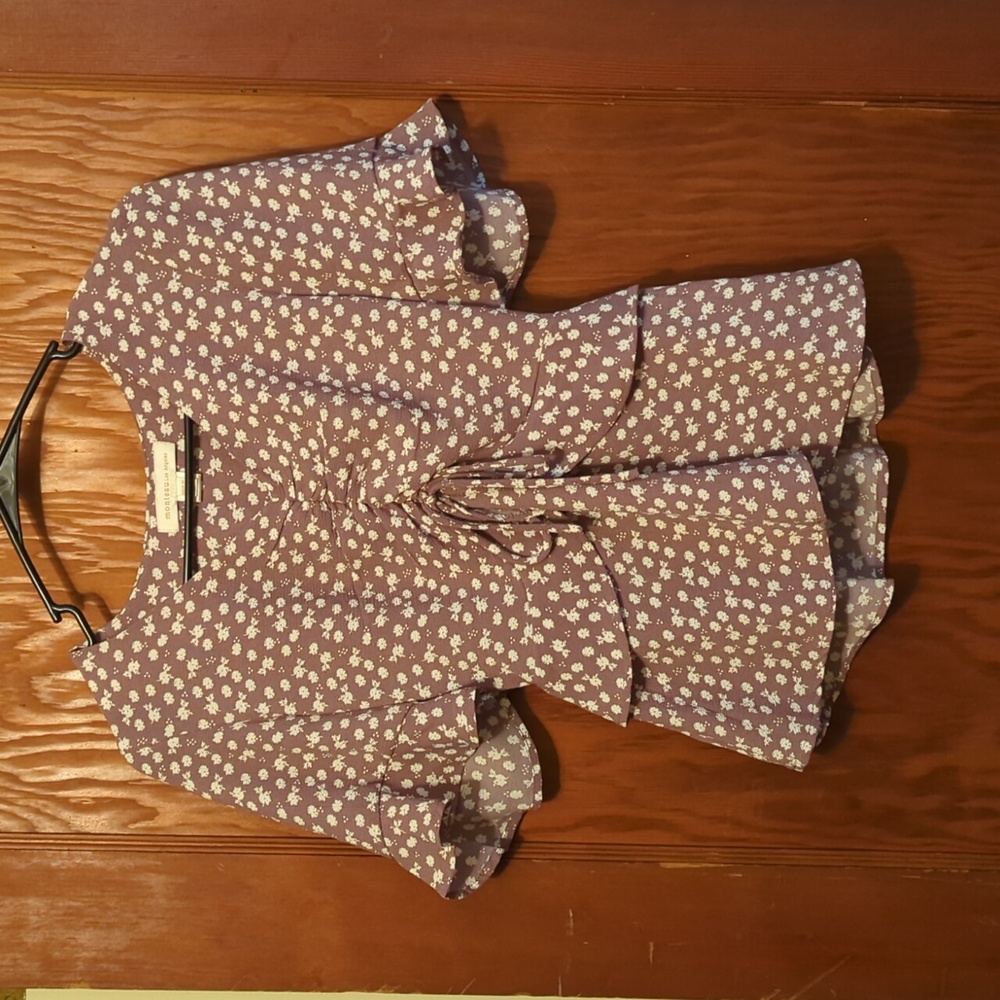 Super cute floral top from monteau, size M